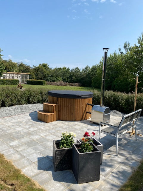 Vildmarksbad Luksus - rundt med udvendig ovn