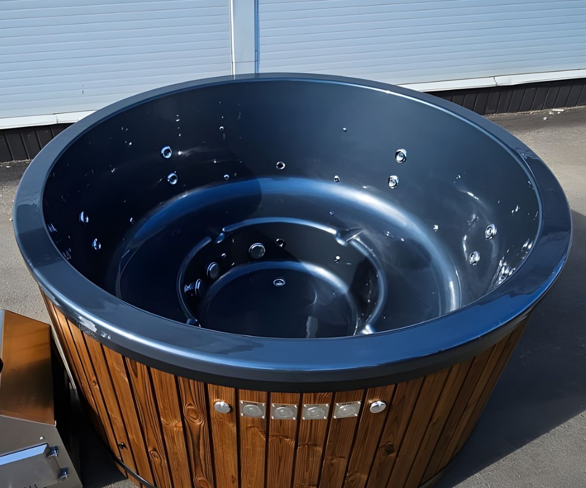 Vildmarksbad Luksus - rundt med udvendig ovn