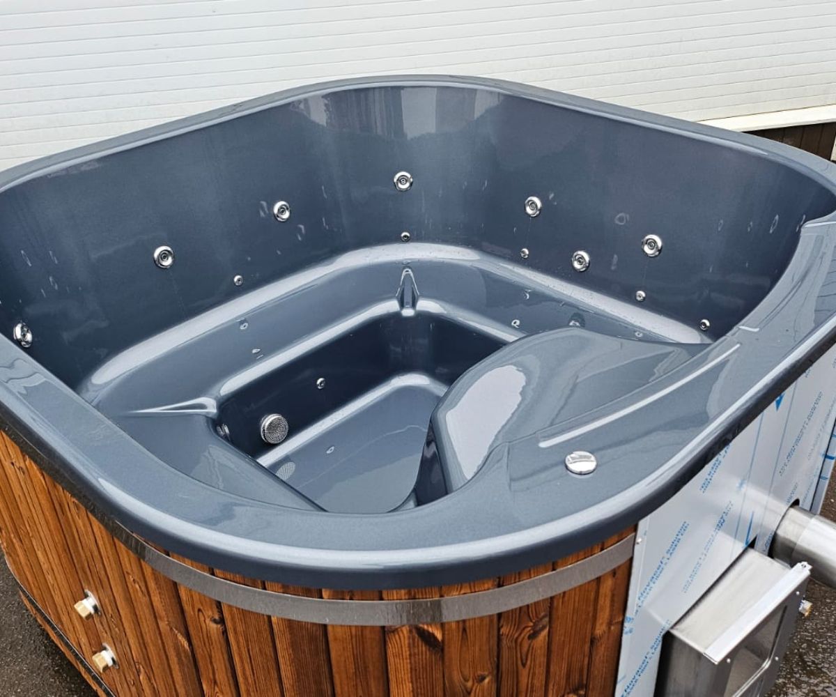 Vildmarksbad Premium - firkantet med integreret ovn